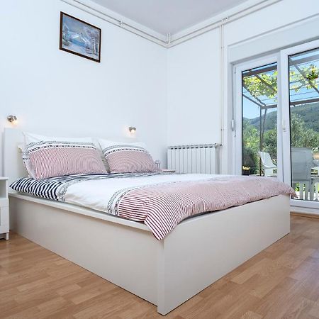 Apartments Draganic Jelsa  Exterior photo