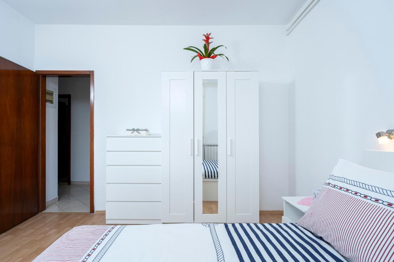 Apartments Draganic Jelsa  Exterior photo