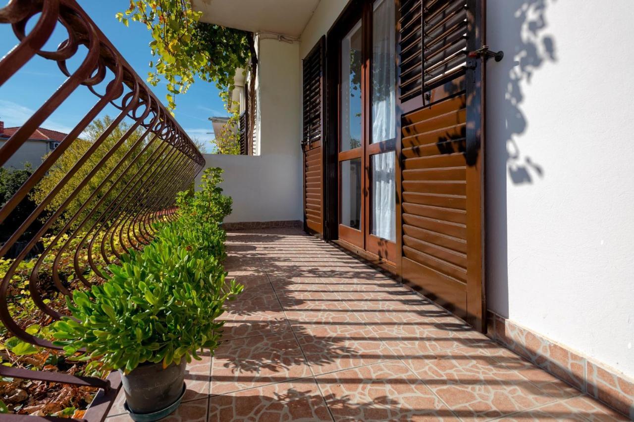 Apartments Draganic Jelsa  Exterior photo